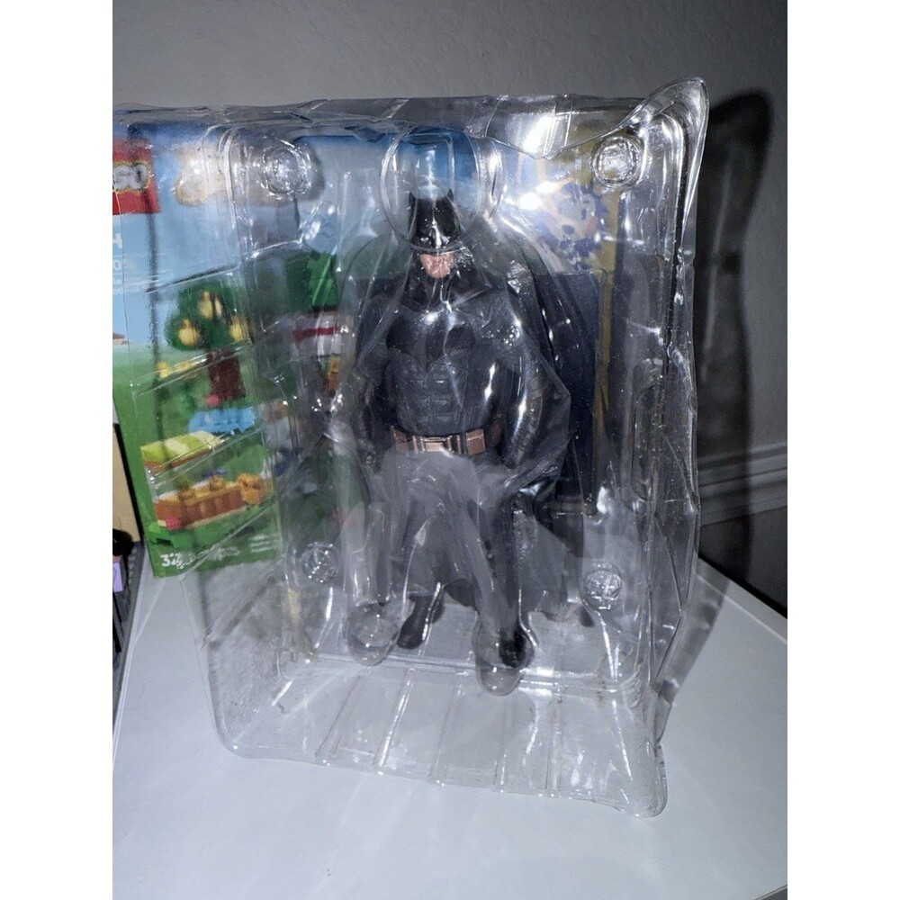 Kotobukiya ARTFX+ Justice League Batman 1:10 Scale Figure DAMAGED Boxed - Picture 2 of 9